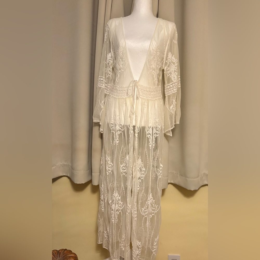 Ember Elegant Sheer Lace Kimono M